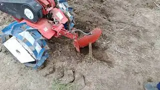Мотоблок Салют и плуг ВРМЗ