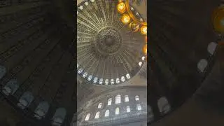 Внутри мечети Айя-София в Стамбуле