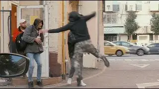 Edward Bil НАПАЛ НА БОМЖЕЙ