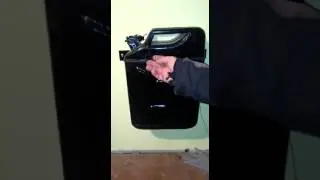 прикол с канистрой