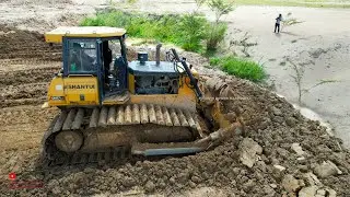 Wonderful Clear And Small Size Fill Us Mud With Power SHANTUI DH17C2 Bulldozer Pushing Mud