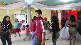 A ZAPATEARLE  PAISANOS AJUAAAA  BONITO BONITO FILMACIONES AVI