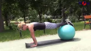 Ćwiczenia z piłką fitball do wykonania w domu