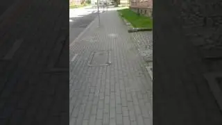 zycie ale za kazdym razem kiedy chcę się zabić przyspiesza