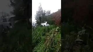 Detik detik mobil terjatuh dijurang
