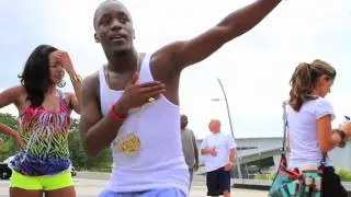 Pretty Girls (feat. Travie McCoy) [Behind The Scenes] - Iyaz