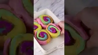 Cinnamon Rolls, but Rainbow? 🌈 