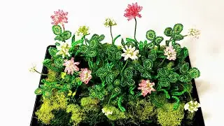 Beaded Clover out of seed beads Composition 
