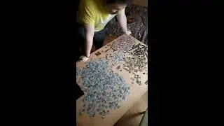Таймлапс-видео сборки пазла. Девочка с персиками. Самое интересное в конце.