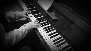 Twilight-Edard Cullen (Playing Piano)