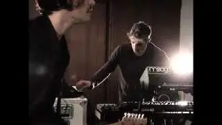 Victoria+Jean – Holly (live session)
