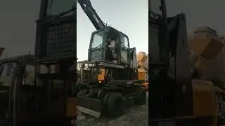 China top wheeled excavators manufacturer jinggong liftable cabin demo