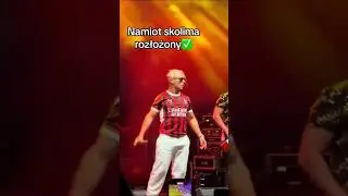 Skolim z rozłożonym namiotem daje koncert #hit #skolim #koncert #live #musician #muzyka