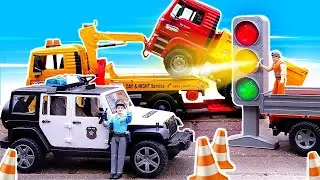 Полицейская машина и авария из-за сломанного светофора! Развивающие видео про машинки-помощники
