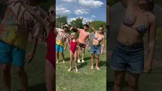 Giorgia e Salvo  ballano la nostra nuova canzone L'Arcobaleno in piscina con Mamma Cinzia! #shorts