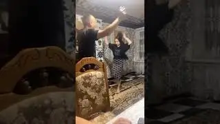 Молоденькая цыганка танцует дома ⚜️🥰
