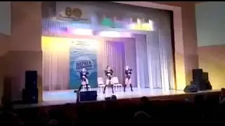 Духовные скрепы России. Полуголые девушки в кожаных куртках станцевали на детском конкурсе.