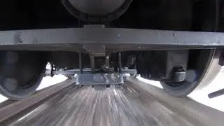 Sub boghiul locomotivei la trecerea prin Staţia Cernele