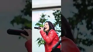 Nonton Pertandingan Bola pertama kali!! Indonesia vs Filipina ⚽️ + Live Performance Jane Callista