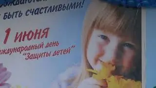 Обнимите детей - обнимите и сына  и дочку !