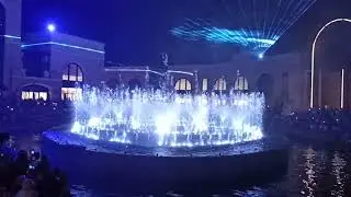 вечернее шоу фонтанов в land of legends белек кадерье турция июль 2022года