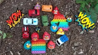 Waow!! Menemukan banyak mainan di kebun guys, ada angry birds dan Mobil Tobot jg