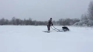 Мотобуксировщик Спутник по глубокому снегу
