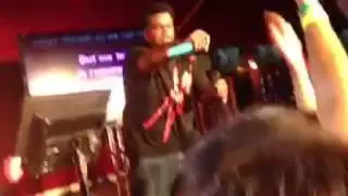 Craig Robinson singing karaoke with DJ Purple at Outside Lands
