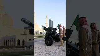 حمدان بن محمد ومكتوم بن محمد يؤديان صلاة عيد الأضحى المبارك في مسجد زعبيل الكبير