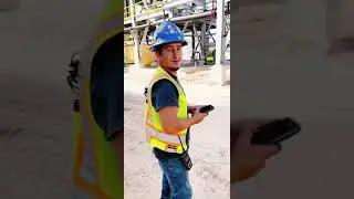 You have a spider on your back 