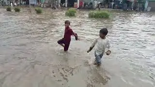 Gujranwala ma sheeded barish hona sa road block