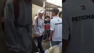 Briga de meninos na frente da escola #2 