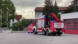 Einsatzfahrt - KDO 1 und SRF der Freiwilligen Feuerwehr der Stadt Traun aus dem Einsatzzentrum