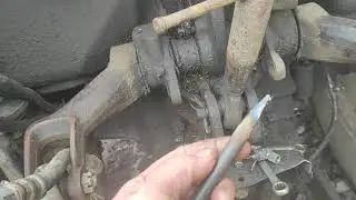 как выкрутить обломаный кран из бака МТЗ