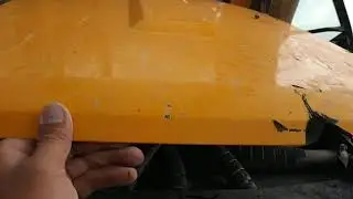 JCB 3cx- как открыть капот ?! где установлена ручка тросика капота ?!