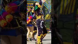 Hermosa Caporalita moviendo polleritas 