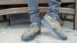 Nike Air Max 1 Shoeplay and Relaxing