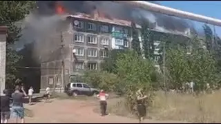 Сильный пожар произошел сегодня в Торезе в жилом доме №9 на 