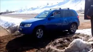 Suzuki Grand Vitara на бездорожье.